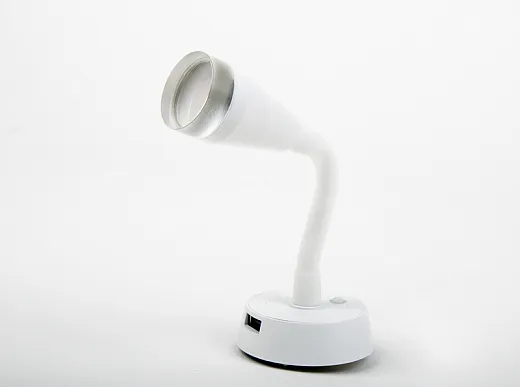 LED Spot mit flexiblen Arm und USB-Ladesteckdose